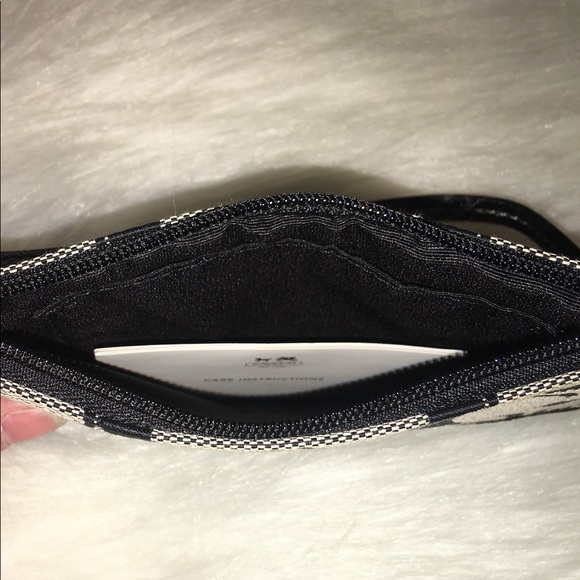 COACH BLACK & GRAY SIGNATURE LOGO WRISTLET - Picture 4 of 6